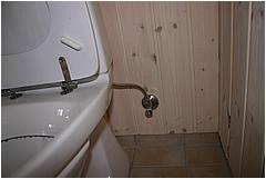 Toilettet er tilsluttet vand